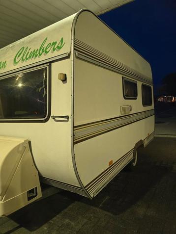 Caravan700 kg geen autokeuring nodig alle papieren aanwezig  beschikbaar voor biedingen