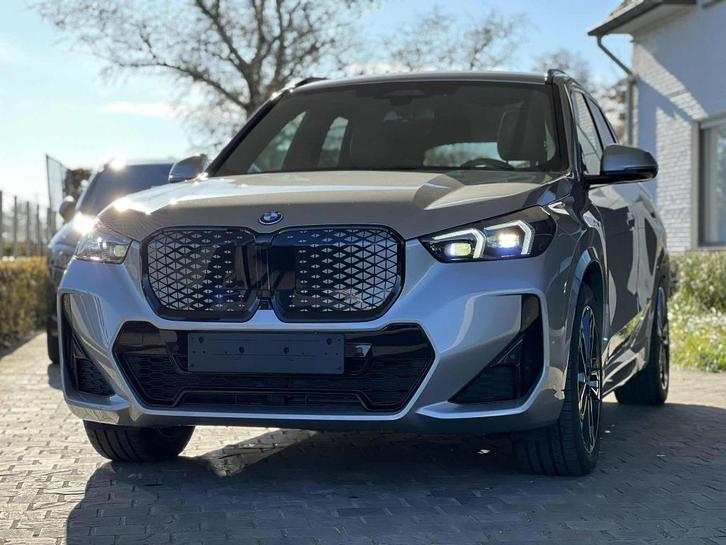 BMW iX1 edrive20 M Automaat panodak leder, Auto's, BMW, Bedrijf, Te koop, iX1, 360° camera, ABS, Achteruitrijcamera, Airbags, Airconditioning