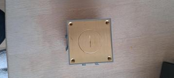 Vloerstopcontact brushed gold beschikbaar voor biedingen