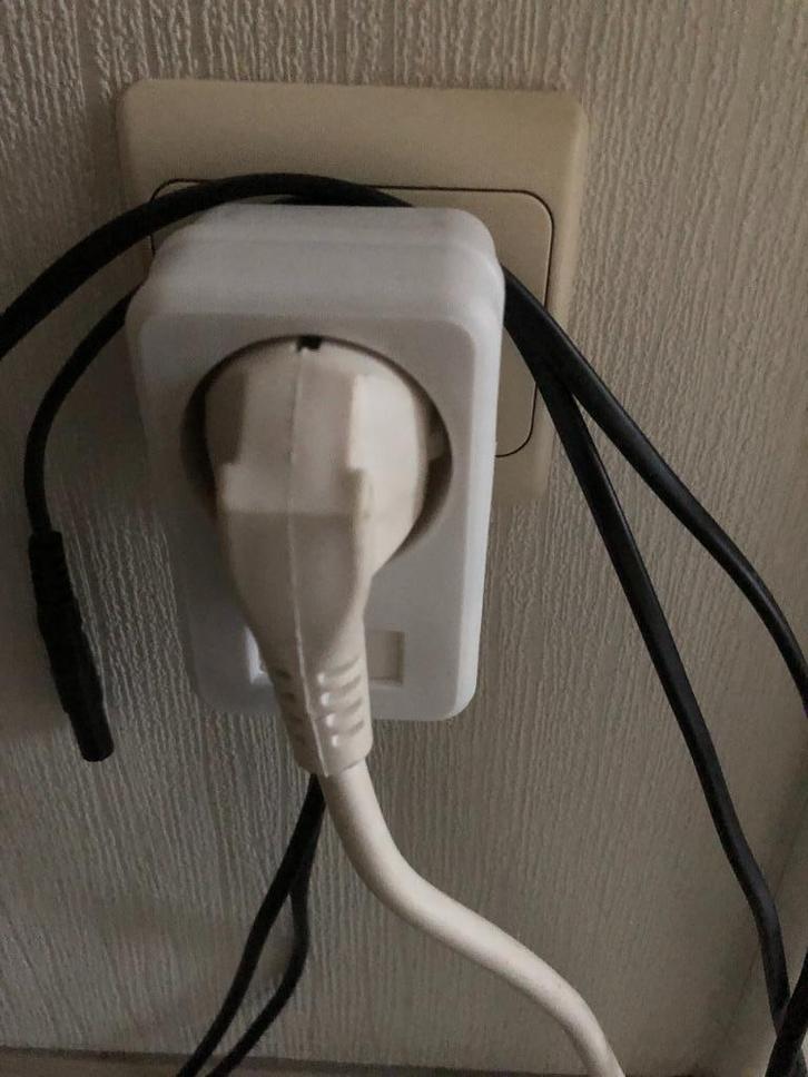 Adapter met 2 “Type C7” stroomkabels, Fietsen en Brommers, Fietsaccessoires | Fietsaccu's, Zo goed als nieuw, Ophalen