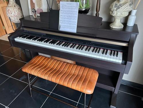 Electrische piano Yamaha Clavinova CLP-330, Muziek en Instrumenten, Piano's, Zo goed als nieuw, Piano, Bruin, Digitaal, Ophalen