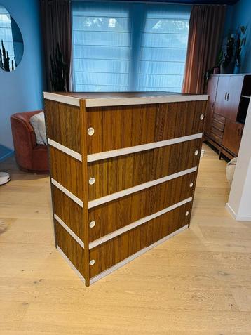 Vintage Kewlox kast (gelamineerde hout-look) beschikbaar voor biedingen