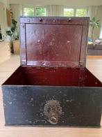 Vintage gietijzeren koffertje met slot., Antiek en Kunst, Ophalen