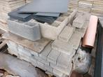 Lot béton : +/- 10 Parpaings et +/- 70 Pavés (Klinkers) gris, Enlèvement, Comme neuf