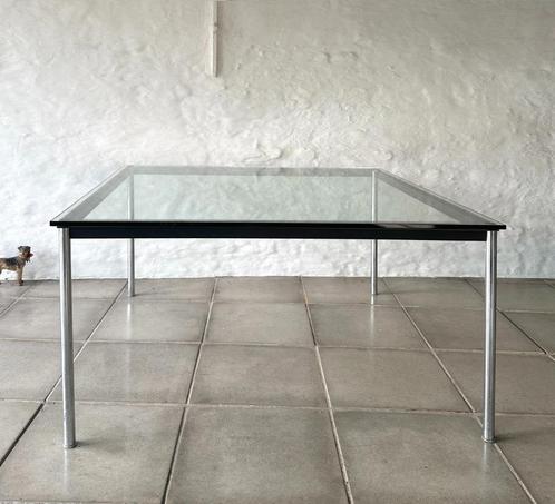 Table Corbusier collection LC 140 carrée, Maison & Meubles, Tables | Tables à manger, Comme neuf, 100 à 150 cm, 100 à 150 cm, Cinq personnes ou plus