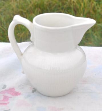 pot au lait faience blanche sans marque  beschikbaar voor biedingen