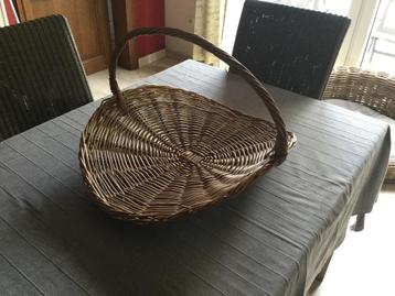 Rieten geschenkmand, diameter 55 cm., Hobby en Vrije tijd, Picknickmanden, Ophalen, Zo goed als nieuw