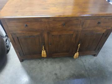 Prachtige kast (dressoir/tv meubel) beschikbaar voor biedingen