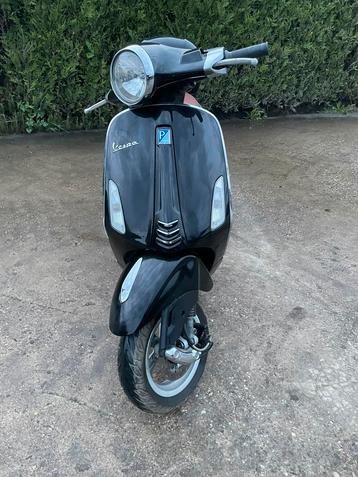 Vespa primavera beschikbaar voor biedingen