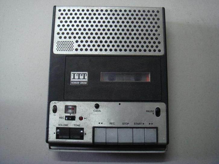 decks cassettes portable ITT studio recorder 60 ( vintage ), Audio, Tv en Foto, Cassettedecks, Enkel, Overige merken, Ophalen