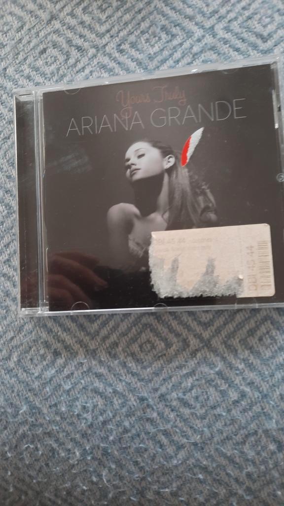 ARIANA GRANDE Yours truly (cd), Cd's en Dvd's, Cd's | Pop, Zo goed als nieuw, 2000 tot heden, Ophalen of Verzenden