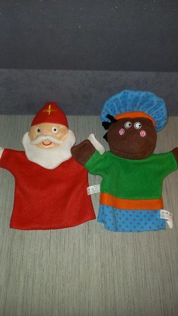 Sint handpoppen beschikbaar voor biedingen