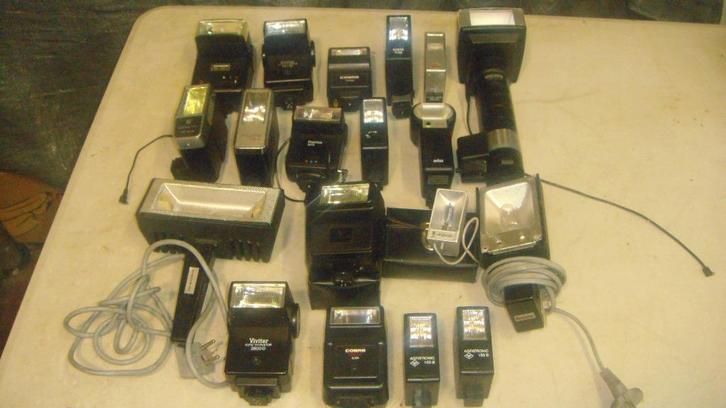 ANTIEKE FLITSERS, SET VAN 19 FLITSERS, Audio, Tv en Foto, Foto | Flitsers, Gebruikt, Ophalen of Verzenden