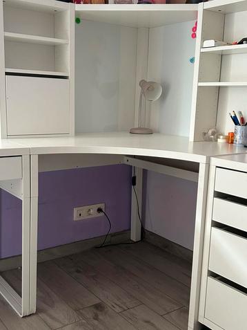 Bureau d’angle boanc  IKEA - impeccable beschikbaar voor biedingen