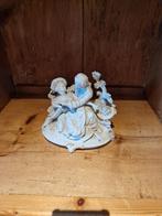 beeldje in bisquit, Antiek en Kunst, Ophalen of Verzenden