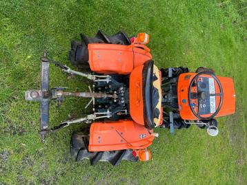 tracteur Kubota 4x4 type bultra B10 avec attelage disponible aux enchères