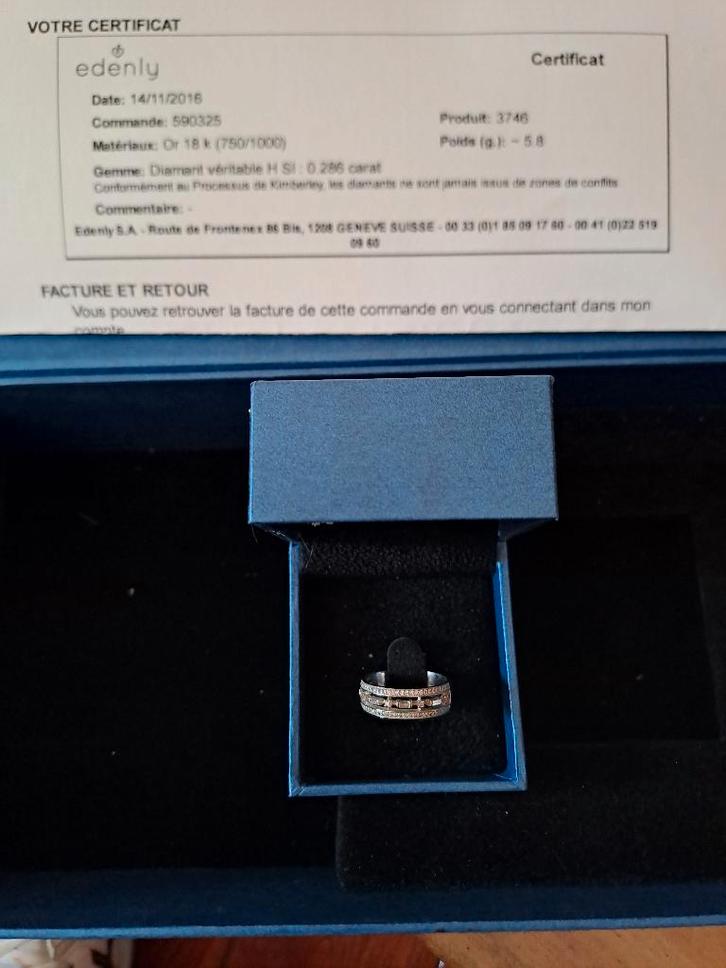 Bague or blanc sertie de diamants., Handtassen en Accessoires, Ringen, Gebruikt, Dame, 20 of groter, Wit, Goud, Met edelsteen