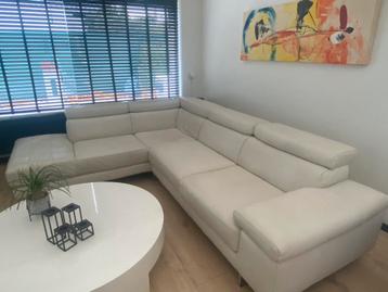 Leren bankstel + salontafel er gratis bij beschikbaar voor biedingen