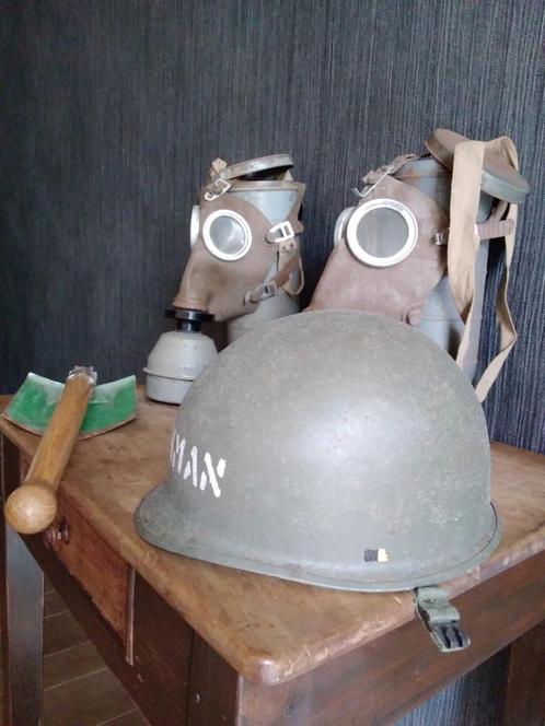 2 Oude gasmasker , en leger schop,, Verzamelen, Militaria | Algemeen, Verzenden