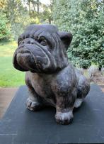 Hond. Engelse buldog. Hoogte 42 cm. Kunststof., Jardin & Terrasse, Statues de jardin, Comme neuf, Animal, Synthétique, Enlèvement ou Envoi