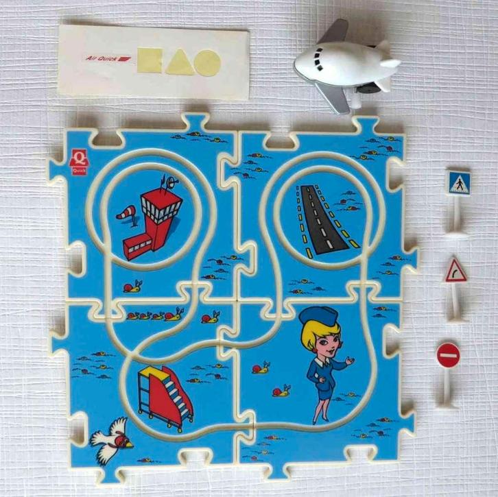 Quick Vliegveld “puzzel” met vliegtuigje en verkeersborden, Verzamelen, Poppetjes en Figuurtjes, Zo goed als nieuw, Ophalen of Verzenden