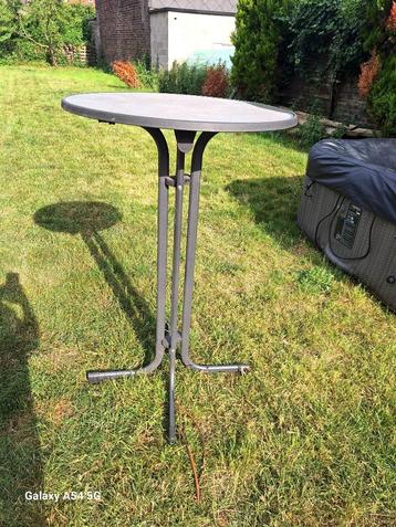 Table haute pour reception jardin  beschikbaar voor biedingen