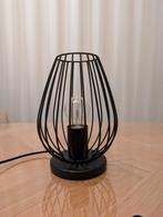 Zwarte metalen tafellamp met draadkap, Ophalen of Verzenden, Zo goed als nieuw, Metaal, Minder dan 50 cm
