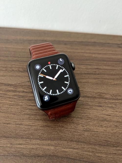 Apple Watch serie 2 (42mm), Handtassen en Accessoires, Smartwatches, Gebruikt, iOS, Zwart, Waterdicht, Ophalen