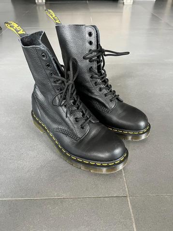 Dr Martens  disponible aux enchères