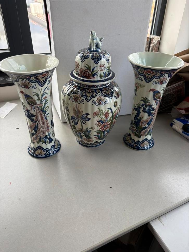 Boch Vieux Rhodes set: 2 vazen + dekselpot, handgeschilderd, Huis en Inrichting, Woonaccessoires | Vazen, Blauw, Verzenden