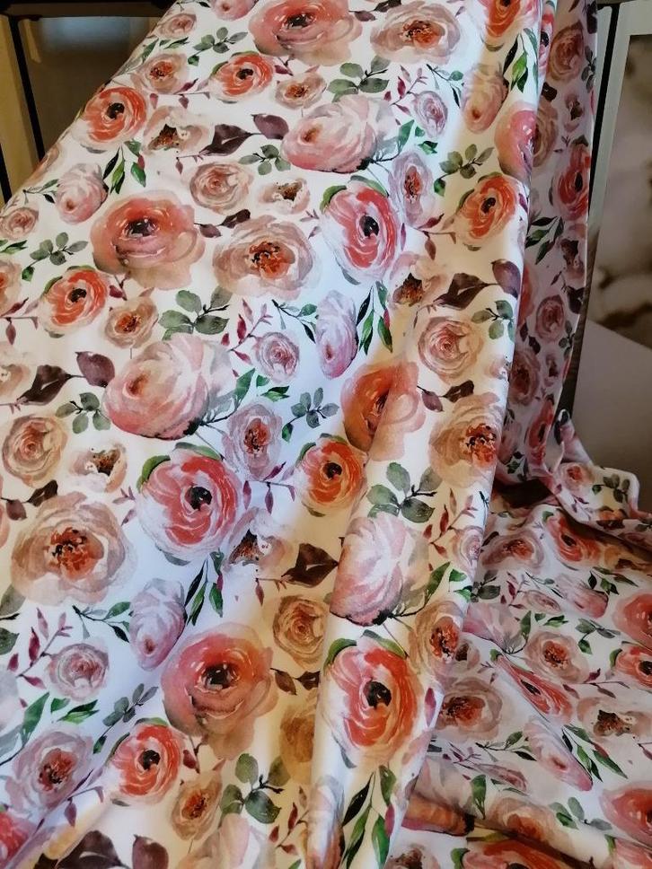 Jersey digital stof roses, Hobby en Vrije tijd, Stoffen en Lappen, Nieuw, Katoen, 120 cm of meer, 200 cm of meer, Ophalen of Verzenden