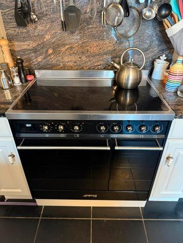 SMEG inductie fornuis 90 cm (C92IPBL9-1), Ophalen, 60 cm of meer, Zo goed als nieuw, Inductie