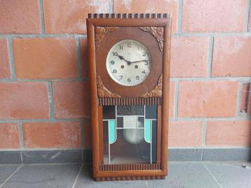 Antieke klok beschikbaar voor biedingen