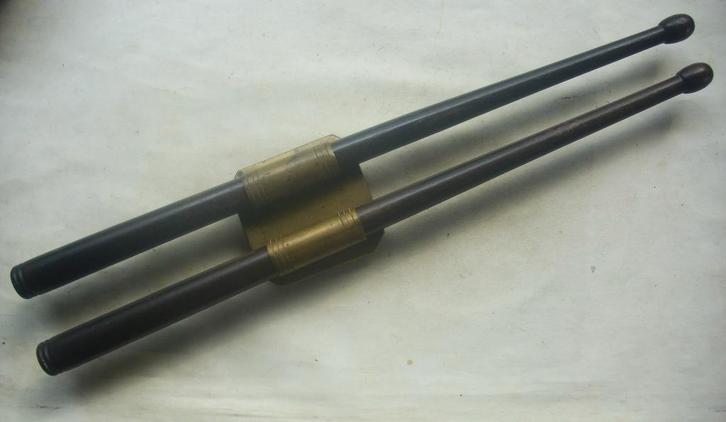 Baguettes bois noble de tambour belge sur armature 1831-1886, Collections, Objets militaires | Général, Armée de terre, Envoi