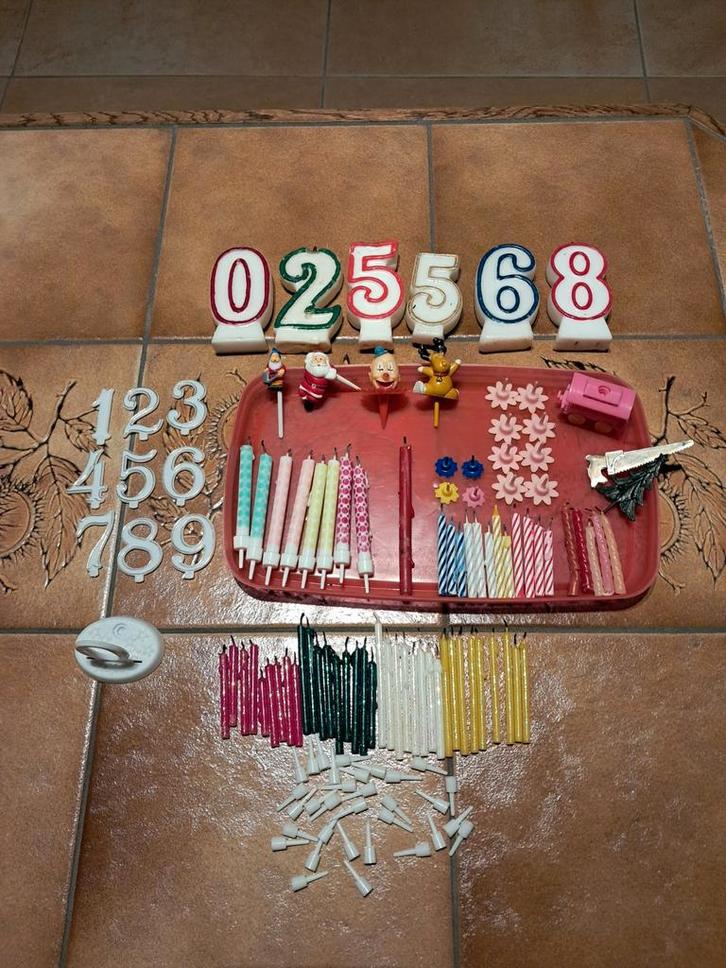 Set van 66 kaarsen en decoraties, Hobby en Vrije tijd, Feestartikelen, Gebruikt, Overige typen, Ophalen of Verzenden