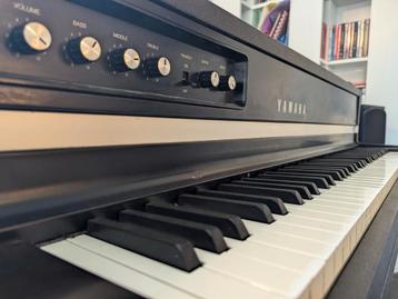 Yamaha CP70  disponible aux enchères