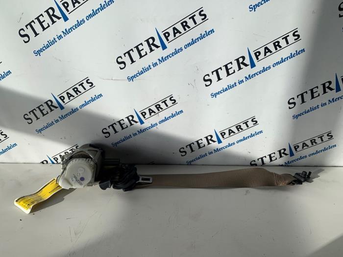 Veiligheidsgordel rechts-voor van een Mercedes C-Klasse, Auto-onderdelen, Interieur en Bekleding, Mercedes-Benz, Gebruikt, 3 maanden garantie