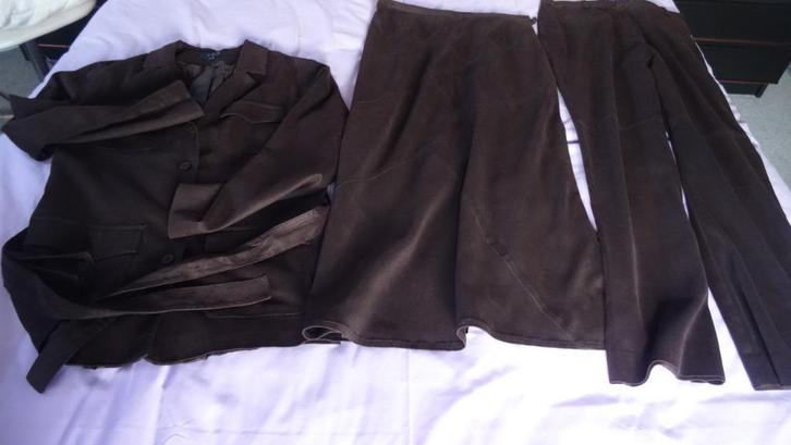 3 DELIG MANTELPAKJE IN DAIM, Kleding | Dames, Jasjes, Kostuums en Pakken, Gedragen, Kostuum of Pak, Maat 38/40 (M), Bruin, Ophalen of Verzenden
