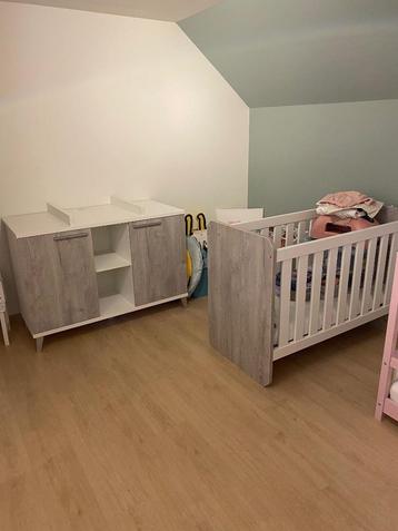 Kinderbed en commode wit/grijs beschikbaar voor biedingen