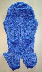 Mooie blauwe onesie, maat 122/128, Kinderen en Baby's, Kinderkleding | Maat 122, Verzenden, Gebruikt, Jongen of Meisje, Nacht- of Onderkleding