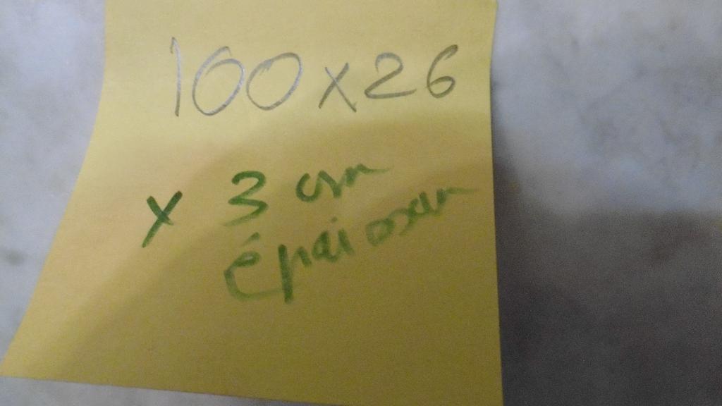 Marbre blanc; épaisse tablette, Enlèvement