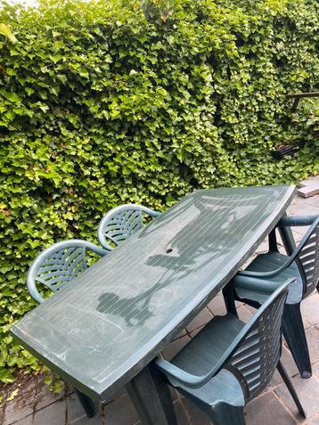 Tuintafel met 4 stoelen  beschikbaar voor biedingen