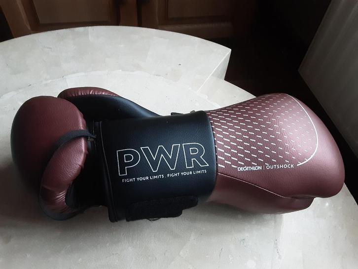 Scheenbeschermers en bokshandschoenen voor kickboxing, Sport en Fitness, Vechtsporten en Zelfverdediging, Zo goed als nieuw, Karate