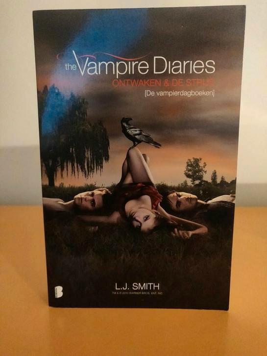 L.J. Smith - The vampire diaries: Ontwaken en de strijd, Boeken, Kinderboeken | Jeugd | 13 jaar en ouder, Gelezen, Fictie, Ophalen of Verzenden