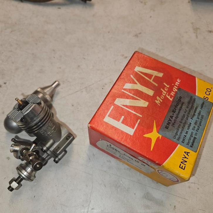 Enya 15 III in doos, Hobby en Vrije tijd, Modelbouw | Radiografisch | Vliegtuigen, Gebruikt, Nitro, RTF (Ready to Fly), Ophalen of Verzenden