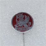 SP0847 Speldje Vauxhall 15 mm rood, Verzamelen, Speldjes, Pins en Buttons, Gebruikt, Ophalen of Verzenden