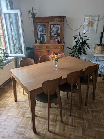 vintage tafel beschikbaar voor biedingen
