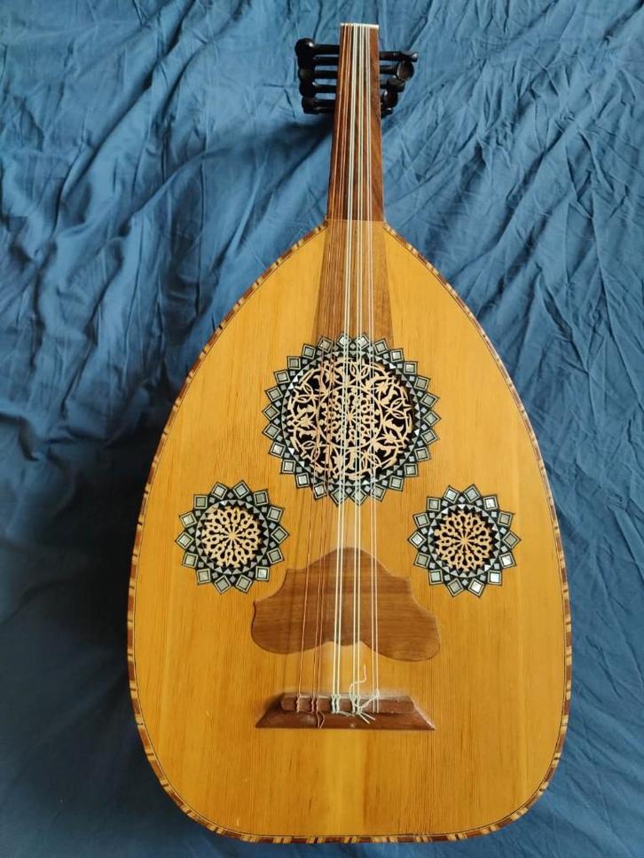 Égypte ancienne — Les Fils de Gamil Georges (1997), Musique & Instruments, Instruments à corde | Autre, Comme neuf, Luth, Saz ou Bouzouki