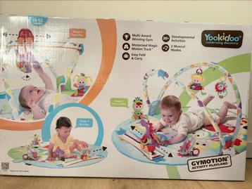 Baby speelmat + speelboog beschikbaar voor biedingen