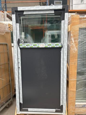 Antracietgrijze pvc-deur ral 7016 inclusief handgreep meer  beschikbaar voor biedingen